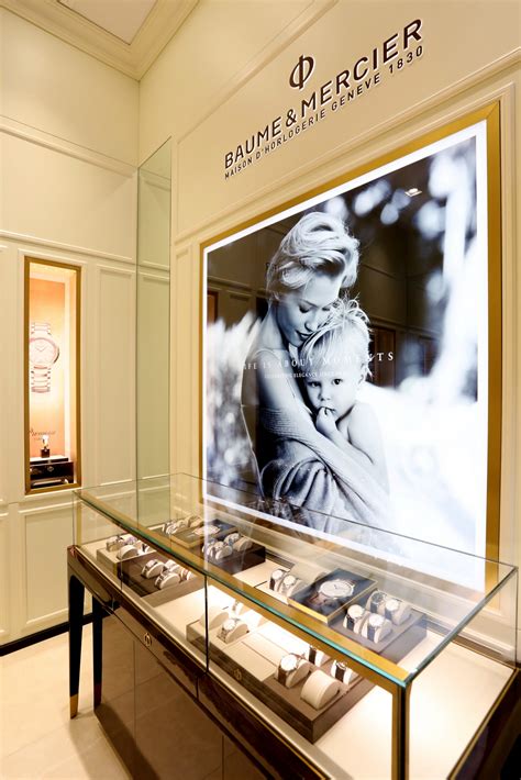 Giacobazzi, Bologna boutique Baume & Mercier .